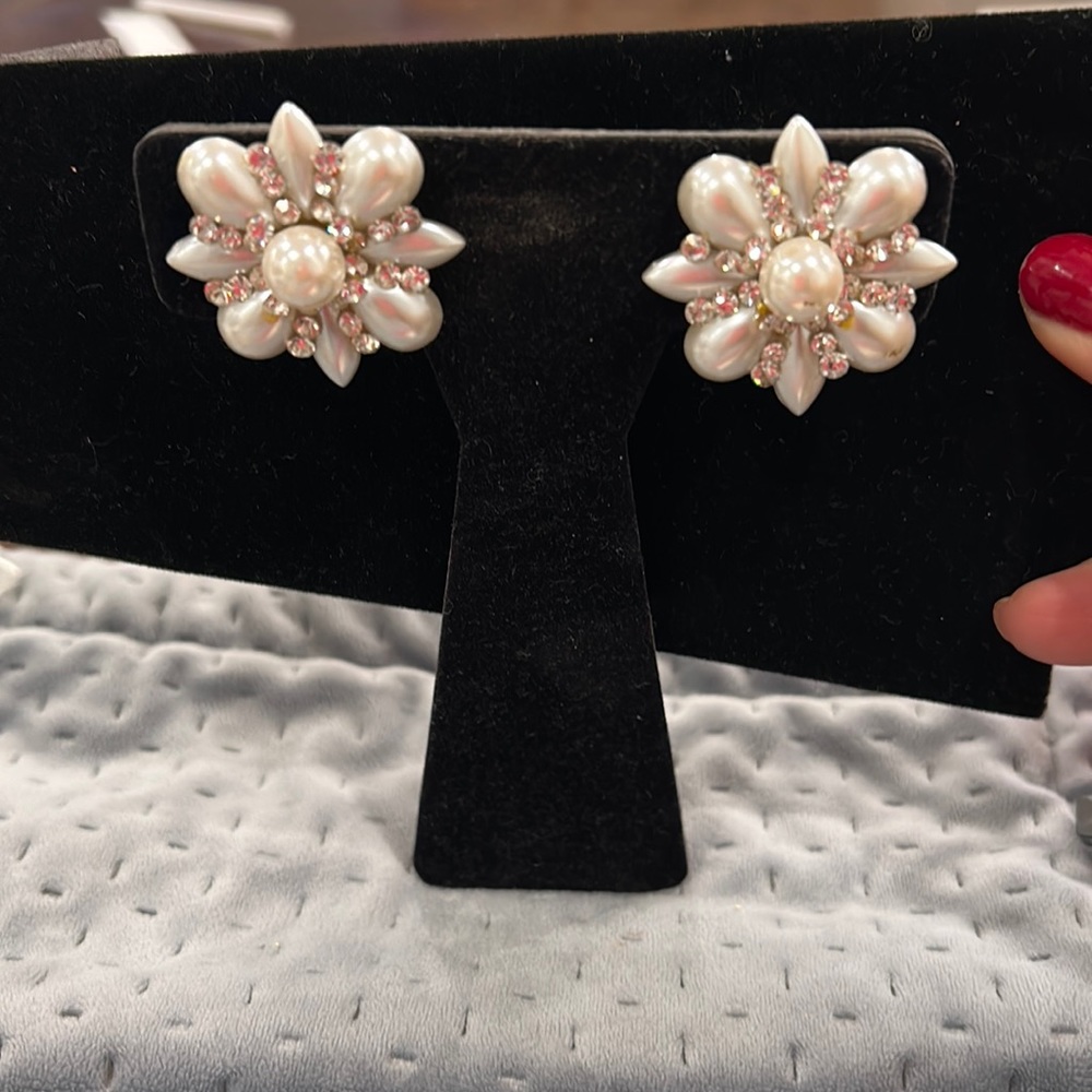 Vintage 1980s Pearl & Crystal Flower Button Earrings- Boutique